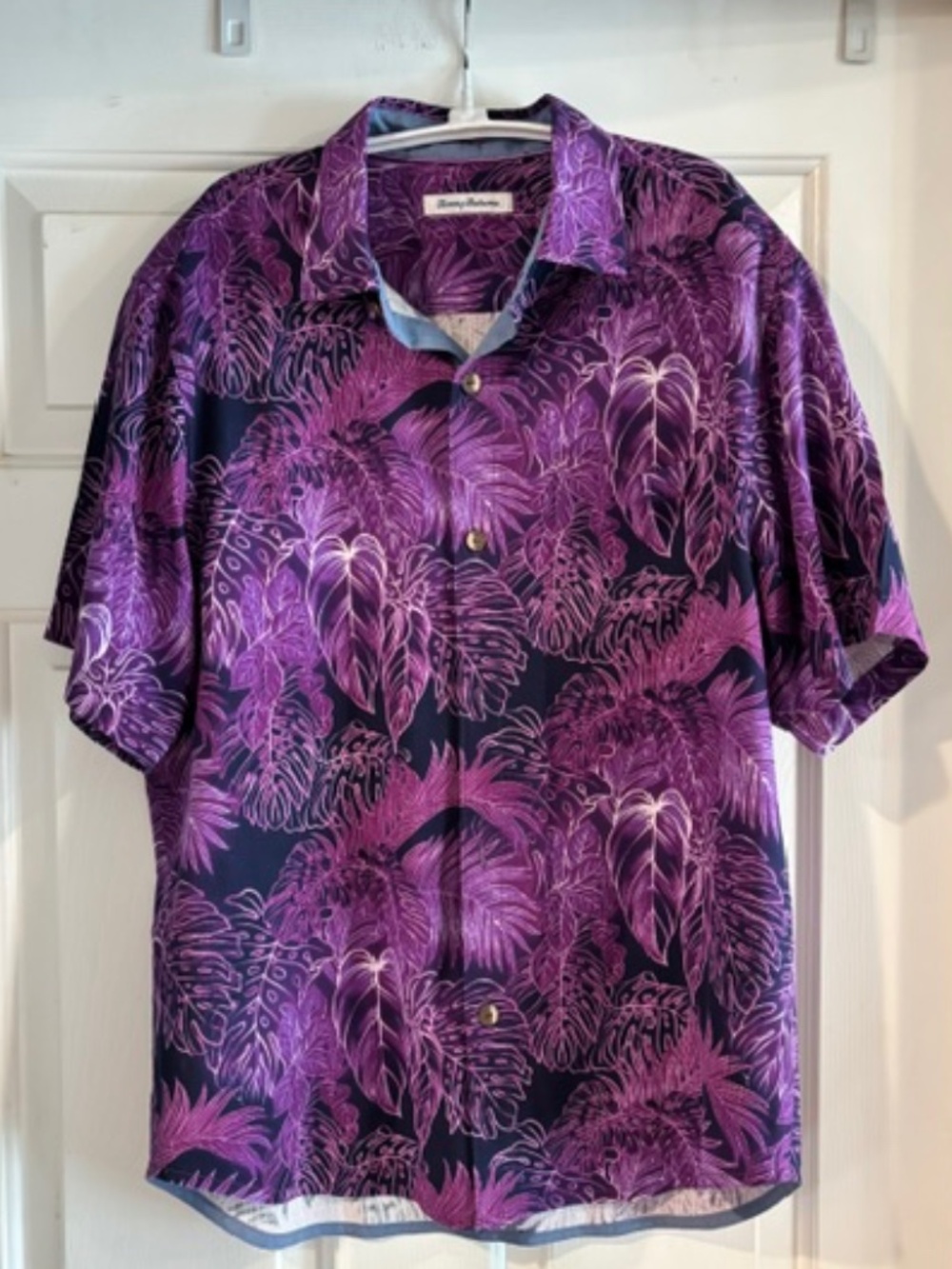 Tommy Bahama 100% silk shirt- Medium